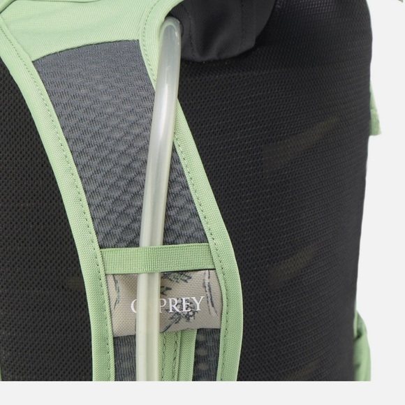 Osprey Daylite Green and Tan Backpack - Picture 5 of 6